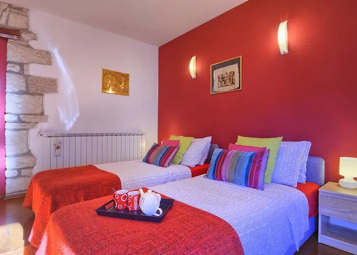 Top Center Room & Apartment
